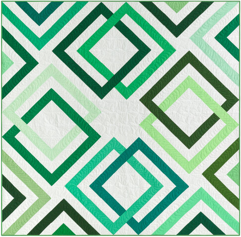 "Interlocked Pattern" is a Free St. Patrick's Day Quilt Pattern designed by Elise Lea from Robert Kaufman Fabrics!